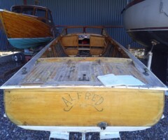 Repairs & re-varnishing of a 7m classic runabout