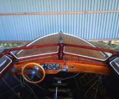 Repairs & re-varnishing of a 7m classic runabout